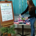 Powiększ zdjęcie Wypożycz%20książkę%20pod%20choinkę