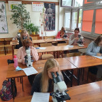Powiększ zdjęcie Zajęcia laboratoryjne z biologii, grupa 2 - 23 września 2021 r. - zdjęcie 3