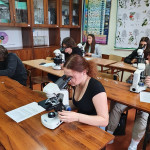 Powiększ zdjęcie Zajęcia laboratoryjne z biologii, grupa 3 - 23 września 2021 r. - zdjęcie 2