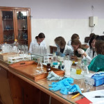 Powiększ zdjęcie Zajęcia z chemii grupy 1- 16 września 2021 r. - zdjęcie 4
