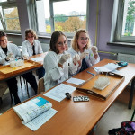 Powiększ zdjęcie Zajęcia z chemii grupy 3 - 16 września 2021 r. - zdjęcie 4