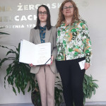 Powiększ zdjęcie Laureatka LIII Olimpiady Literatury i Języka Polskiego Bianka Beń z Pania Barbarą Bukowską - zdjęcie 2