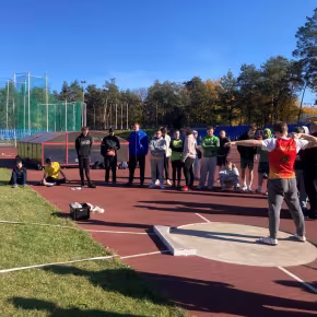 Mistrzostwa Kielc Szkół Ponadpodstawowych w Drużynowych Zawodach Lekkoatletycznych Dziewcząt i Chłopców - zdjęcie 1