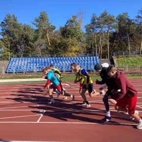 Mistrzostwa Kielc Szkół Ponadpodstawowych w Drużynowych Zawodach Lekkoatletycznych Dziewcząt i Chłopców - zdjęcie 5